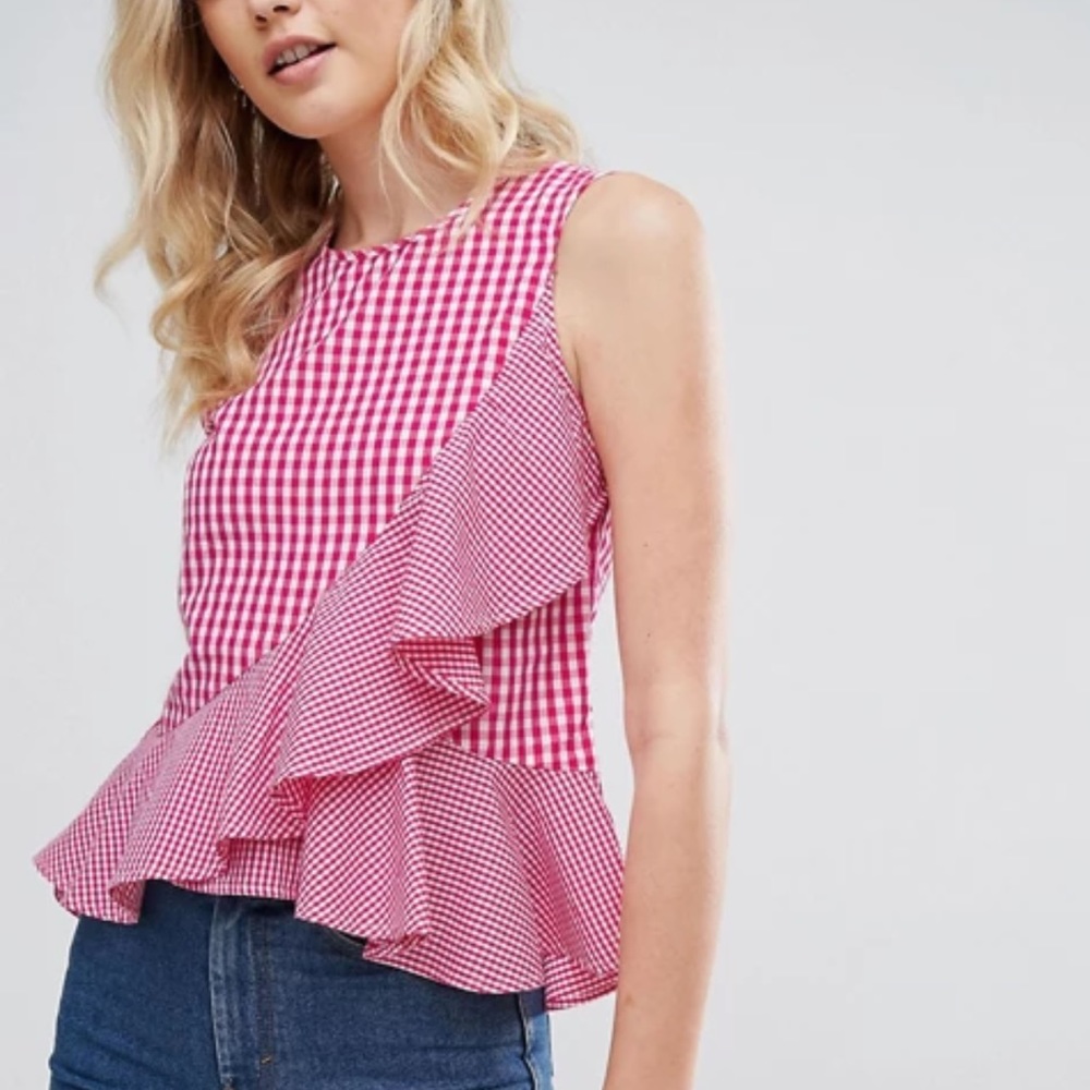 NWOT. New Look Red and white gingham top. Size 8. Spring gingham ruffle top.